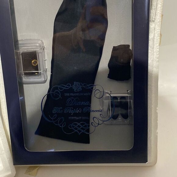 Franklin Mint Black Princess Diana Portrait Doll Sequined Gown & Accessories - Picture 4 of 5